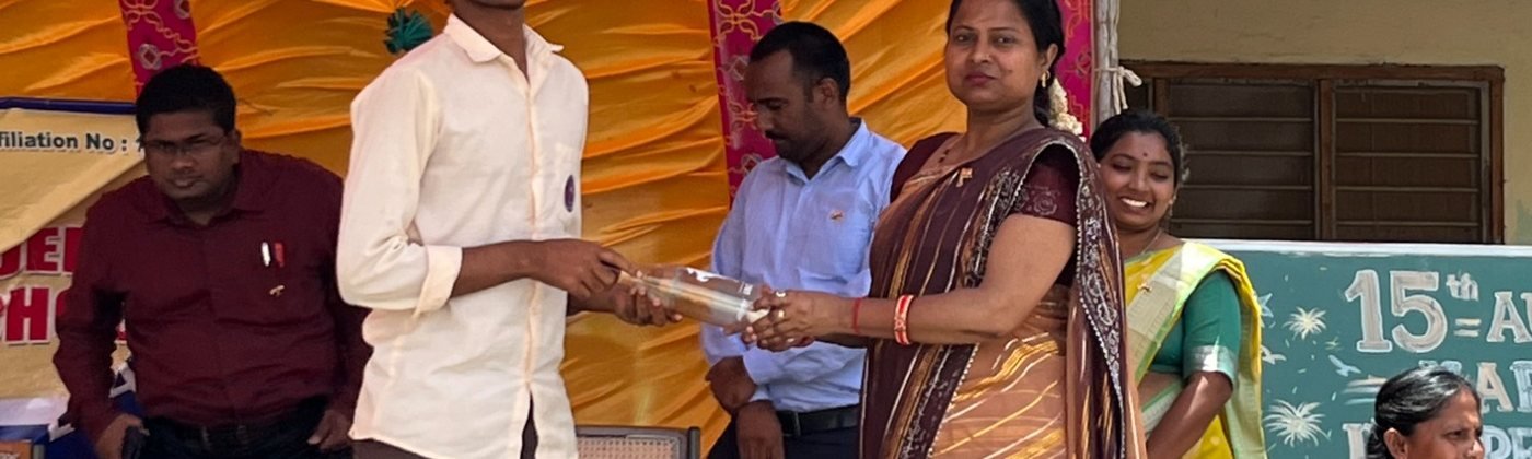 Prize distribution on Independence Day